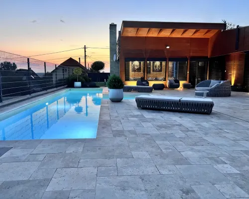Amazing 3 bedroom villa with outdoor pool next to Budapest Hotéis em Godolloi