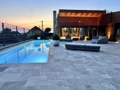 Amazing 3 bedroom villa with outdoor pool next to Budapest Hotele w: 