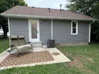 Newly renovated 2-bedroom house in lovely downtown Elizabethtown on quiet street
