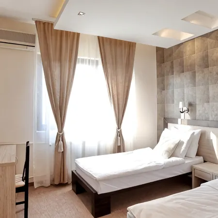 Garni Hotel Vozarev