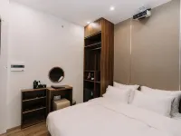 Velavila - Double Room Hotels near Dong Da