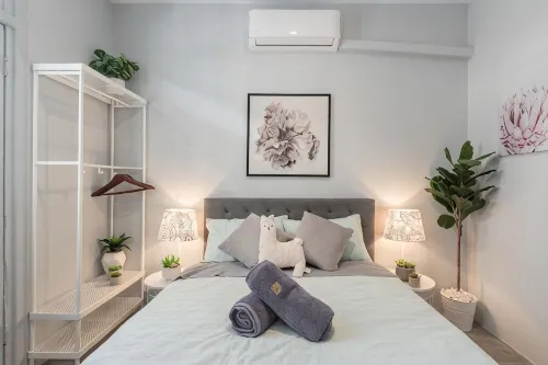 Central Station Room – Walk to CBD, Shops & Cafés - Condos