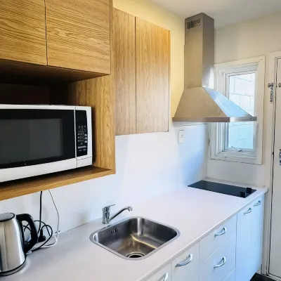 Merivale Court Large Studio-Unit 2 Hotels near Merivale