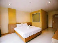 OMG Hotel Hotels near U-Bar