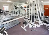 卡明舒適套房酒店 - 亞特蘭大近福賽思北區醫院