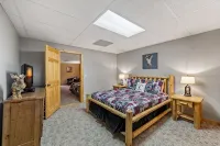 DeerWoodsLodge • Hot Tub • Fire Pit-Arcade-Large Groups-Family Reunion-Retreats - Alphydda