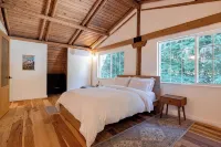 Hot Tub & Sauna - 1 mile from Mount Rainier NP - Forest view - Sleeps 8 - Hytter