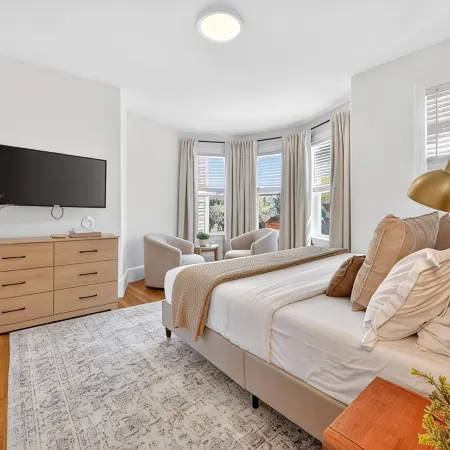 Open 4Br Near Downtown Boston Backyard, Fire Pit, Grills & Walk to Train