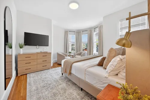 Open 4Br Near Downtown Boston Backyard, Fire Pit, Grills & Walk to Train - Bungalows