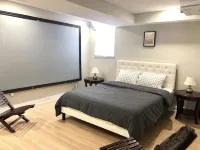Luxury high rated guest apartment close to all attractions and Airport Hotels near Lisgar