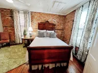 The Loft @ Studio115 a Charming Stay, Sleeps 6, in Downtown Bainbridge, GA Hotels in Bainbridge