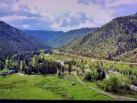 Bear Creek Hideaway Log Cabin on River Fishing & WiFi on Kebler Pass