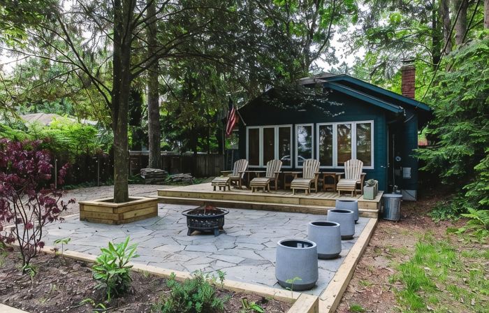 Charming Lake Cottage - 3 Bedrooms, Hot Tub, Sauna, Large Yard