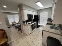 Artistic Centrally Located Duplex! - Homestays
