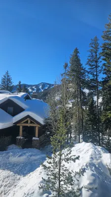 Cozy 3-bedroom townhome in beautiful Winter Park with great views, WiFi