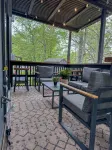 Charming 3-bedroom chalet with WiFi, AC in welcoming Tobyhanna
