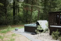 Cozy A-Frame Cottage, Peaceful Location, Hot Tub, Fire Pit, King Bed, Near Dells