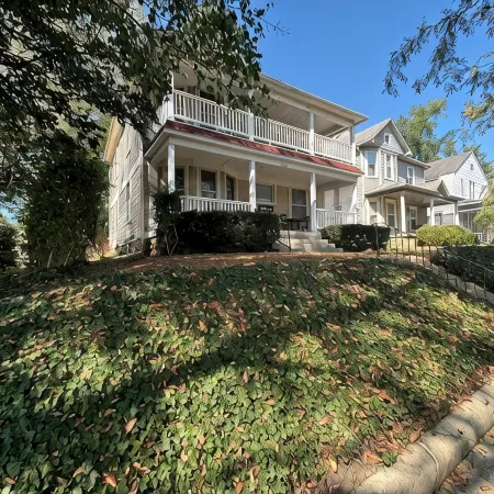 Charming 2-bedroom 1st Floor apartment in lovely Terre Haute with WiFi, AC