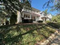 Charming 2-bedroom 1st Floor apartment in lovely Terre Haute with WiFi, AC - 2-نجوم