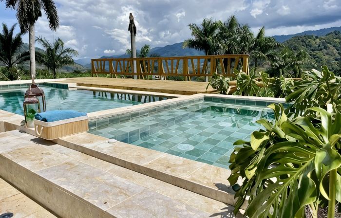 Casa de Campo muy Cerca a Medellin con Piscina y Jacuzzy