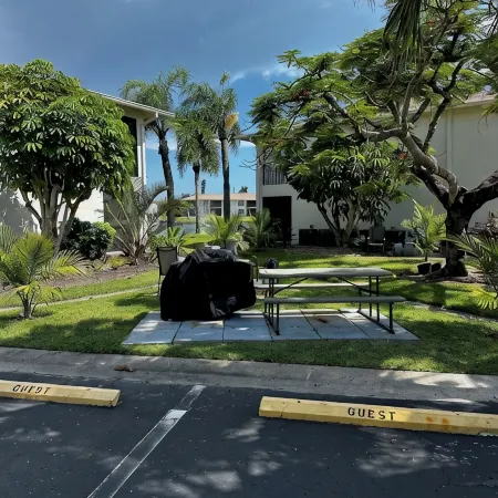 Renovated 2bed 2bath condo 2min to Fort Myers & Sanibel Beaches with WiFi, AC