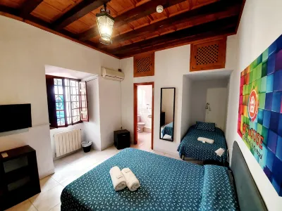 Arc House Córdoba Only Adults Отели рядом с достопримечательностью «Башня Мальмуэрта»