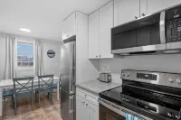 Attractive, updated 2-bedroom home, 5 min walk to beach, pets ok, onsite parking - Boutique