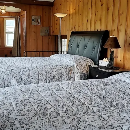 ROCK RIVER HIDEAWAY Grill, Fire Pit, Pet Friendly with a fee of 30.00 per night
