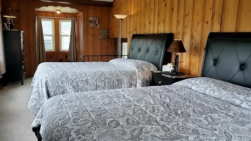 ROCK RIVER HIDEAWAY Grill, Fire Pit, Pet Friendly with a fee of 30.00 per night