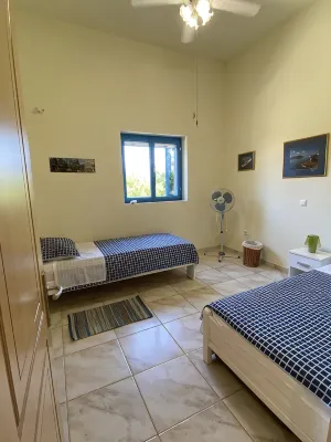 Mikros Pyrgos: All-season Getaway, Private Pool, Fabulous Sea &  Mountain Views - Mountain view