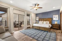 Luxe Lodge: Gaming Paradise W/ Breathtaking Lake Views, Indoor Pool Close to SDC - Gym