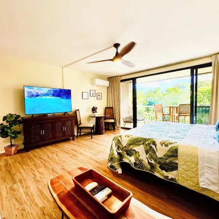 Tropical Paradise #14 at HBR, beach access, kitchen, washer/dryer & AC