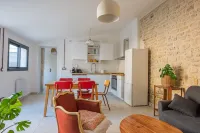 Village house with terrace and small garden in the heart of Saint Pierre d'Oleron - Homestays