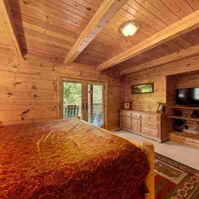Breath Taking Log Mountain Lodge  inside Rumbling Bald Resort Rooms