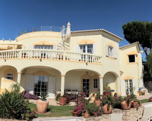 Spectacular Villa. Late Availability Special Prices. Inc Pool & Hot Tub Heating. Hotels in Budens
