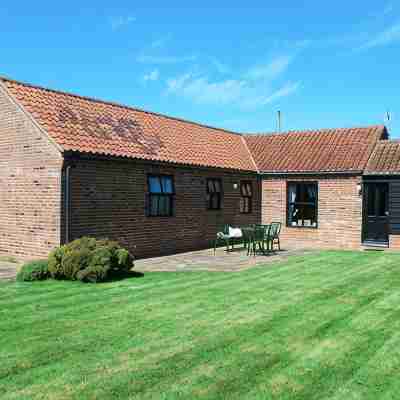 Lovely Barn nr. Cromer - Indoor Pool & Play Area. Contact Host for Late Deals! Hotel Exterior