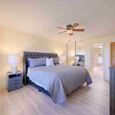 Monterey County Club Gem, 2 mi from El Paseo! Near shuttle for Stagecoach/ella Rooms