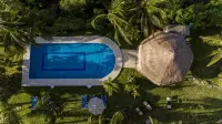 Beautiful  2 Bdrs. Casa Angelica, Pool & Beach Wi-Fi, Sleeps 6 - Villas