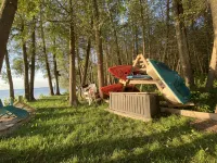Waterfront gem, sandy beach, modern kitchen, large great room, free firewood