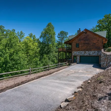 Breath Taking Log Mountain Lodge inside Rumbling Bald Resort