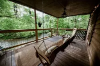 Riverfront cabin on Chauga River "Boarhogs  Place" - 4-Star