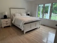 Beautiful Hamptons home  close to beaches, shopping, & restaurants!