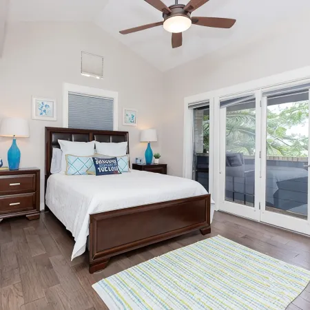 Unobstructed open water lake house for friends & family fun w/Tesla charger