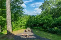 Sunset Mtn Lodge! Hot Tub+Fire Pit, Fireplace, Hiking, Private, Close to Town!