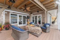 Lake House Retreat on Beautiful Canandaigua Lake Sleeps 12 - Country Houses