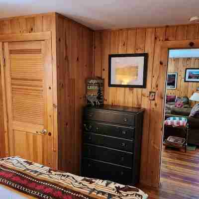 Tamarac Cabin Waterfront For Two Rooms