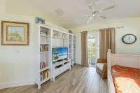 "Walk On The Beach " house~3 bed, heated pool, 3min walk to the Bean Point Beach - Private Pool