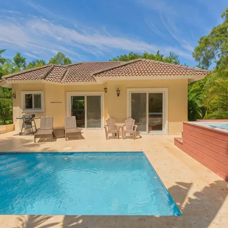 2 Bed 2 Bath Villa with Jacuzzi, High Speed Wi-Fi