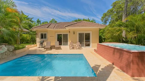2 Bed 2 Bath Villa with Jacuzzi, High Speed Wi-Fi