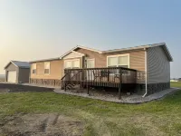 The Reel Deal in Devils Lake with Shop – Boat Launch Nearby โรงแรมใน